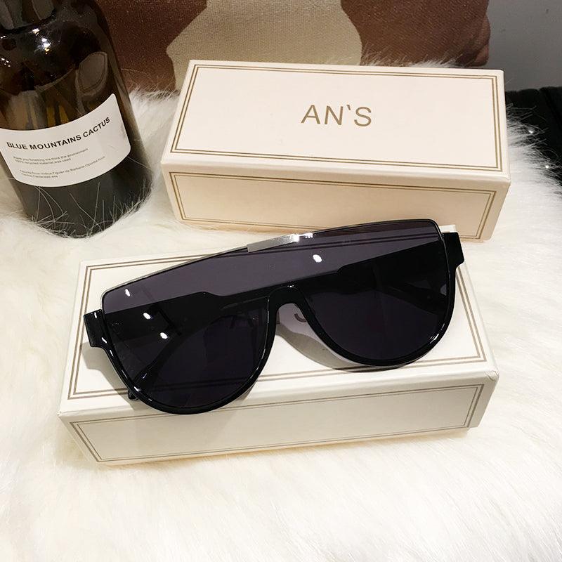 Capture Memories in Style with Couple Travel Photoshoot Sunglasses - Your-Look