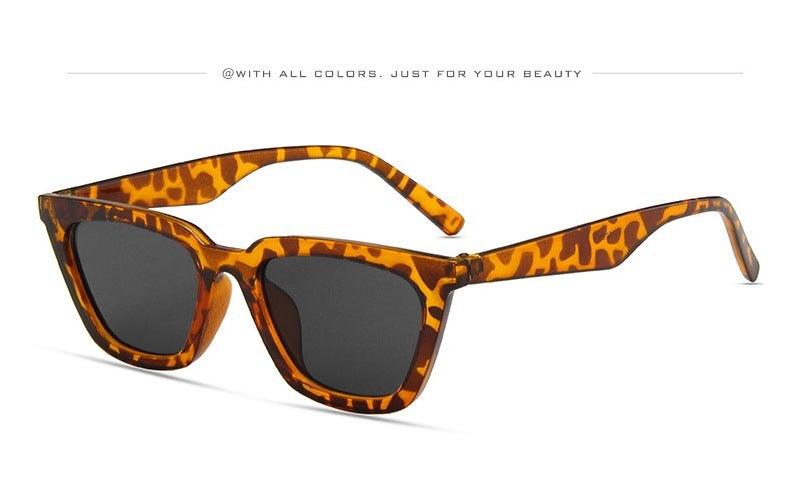 Channel Vintage Glamour with Retro Cats&