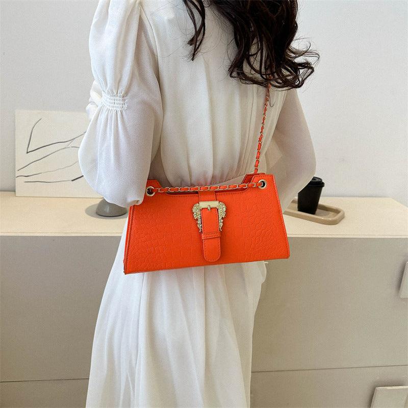 Chic Simplicity: Women&