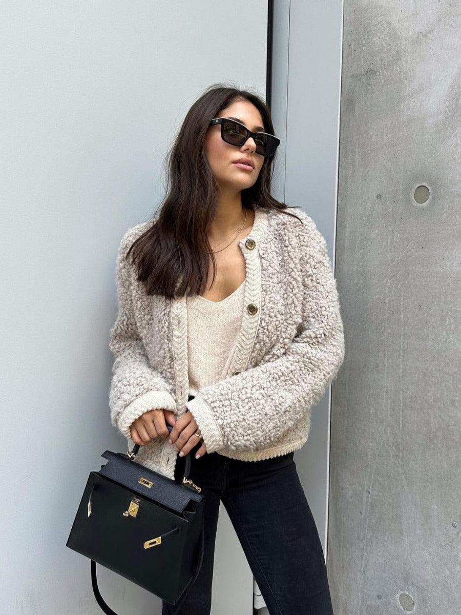 Stay Cozy in Style: Autumn And Winter Women&