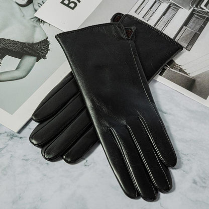 Plush Touch Screen Gloves: Luxurious Warmth with Touchscreen Compatibility - Your-Look